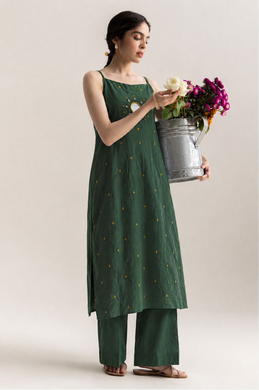 M Deep Green Handloom Cotton With Kutch Embroidery Mirror 2 Piece Set view 2