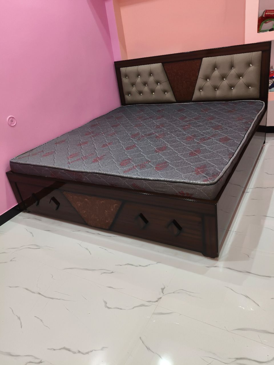 Queen Size Bed 72X72 view 3