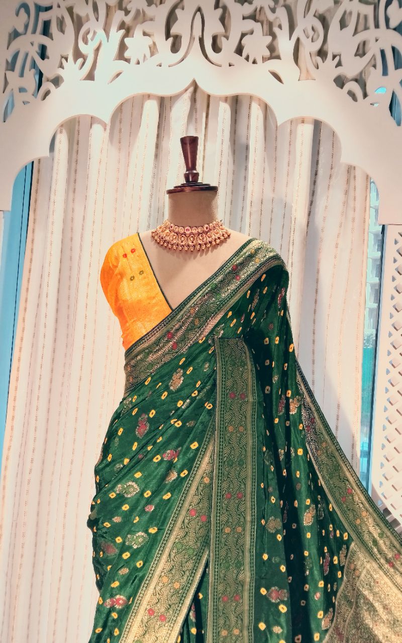 Sab dola silk hai With Contrast Blouse view 5