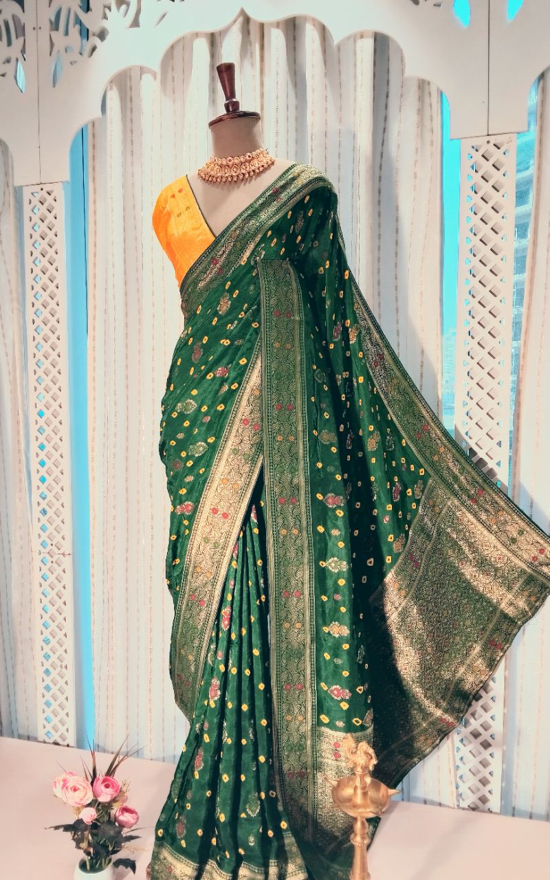 Sab dola silk hai With Contrast Blouse view 4