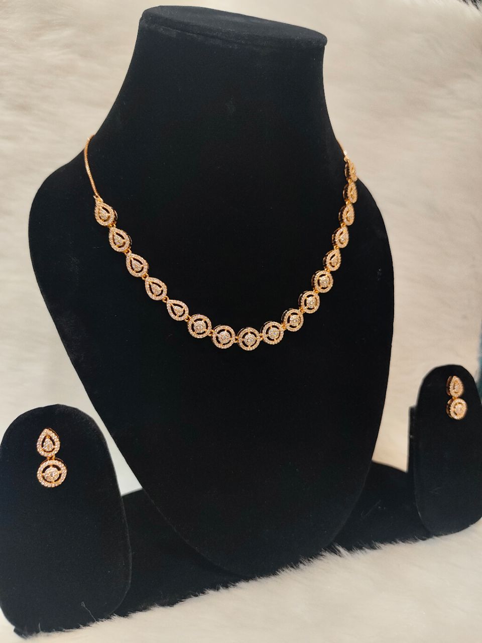 Gold Plated Necklace Set With Round Design view 3
