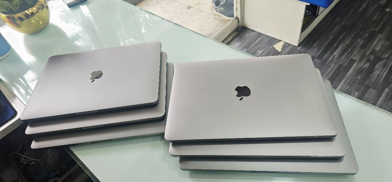 APPLE MacBook Pro A2251 Intel Core i5 10th GENERATION view 4
