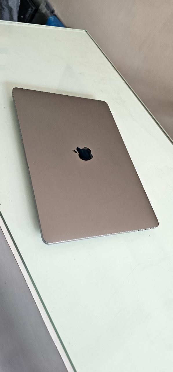 APPLE MacBook Pro A2251 Intel Core i5 10th GENERATION view 3