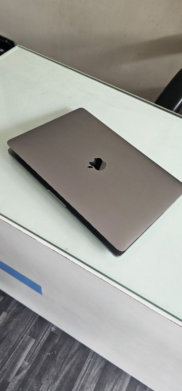 APPLE MacBook Pro A2251 Intel Core i5 10th GENERATION view 2
