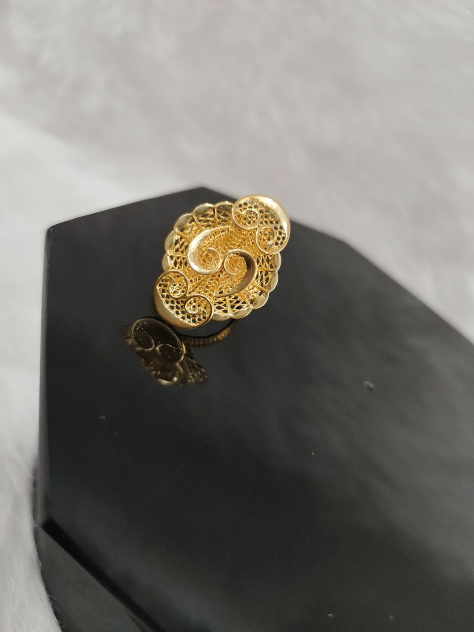 Elegant Gold Ring view 2