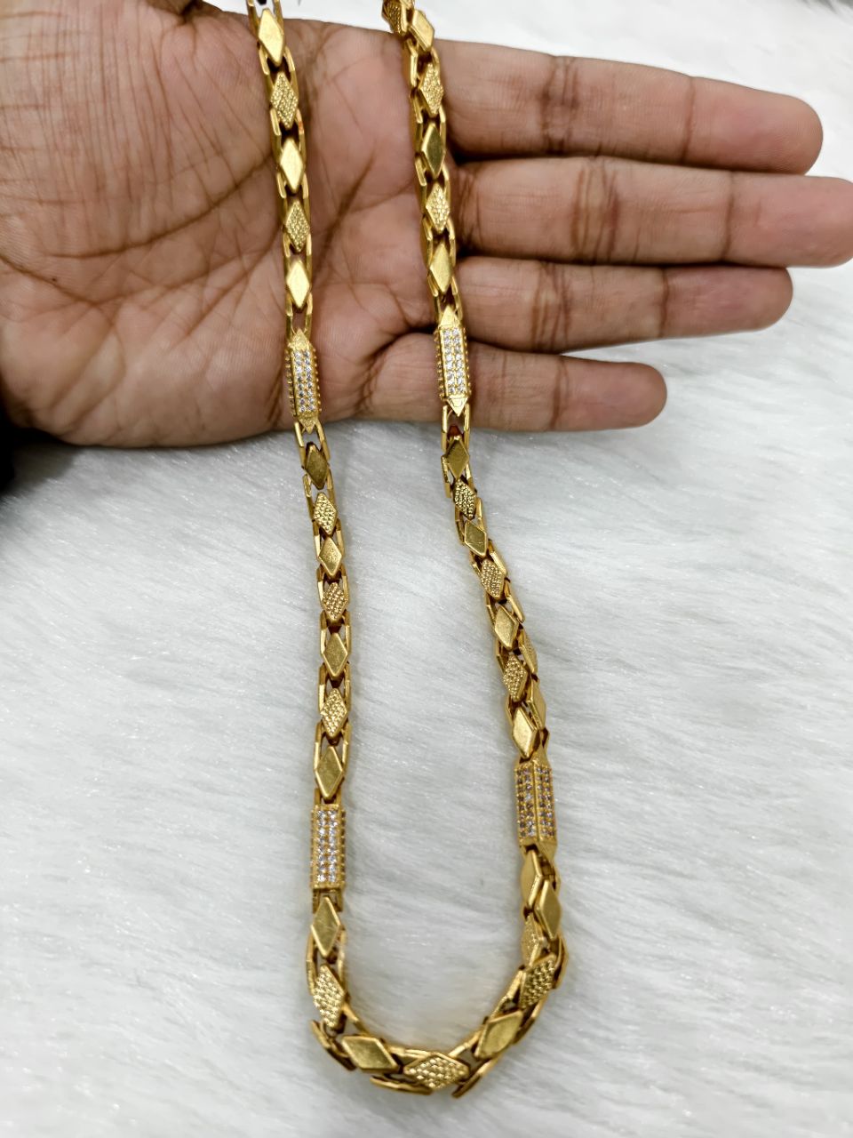 Navabi Chain Diamond Cut view 4