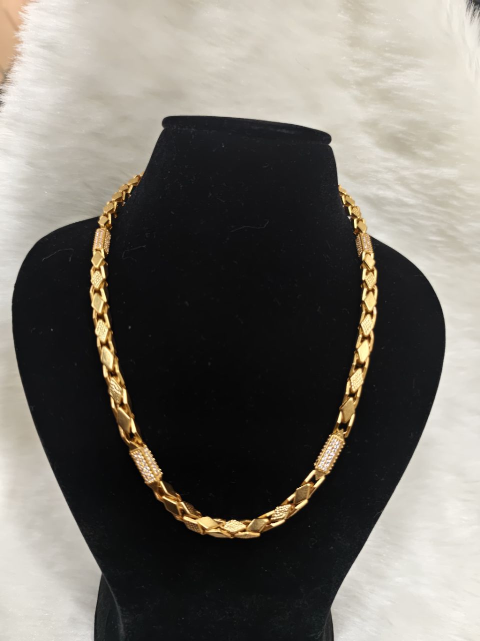 Navabi Chain Diamond Cut view 2