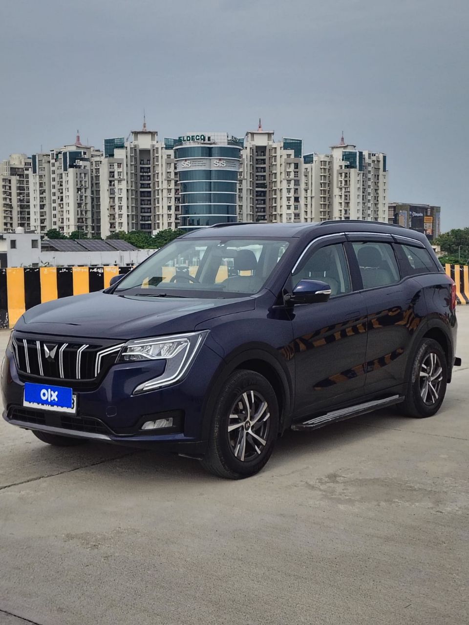 Mahindra XUV700 view 2