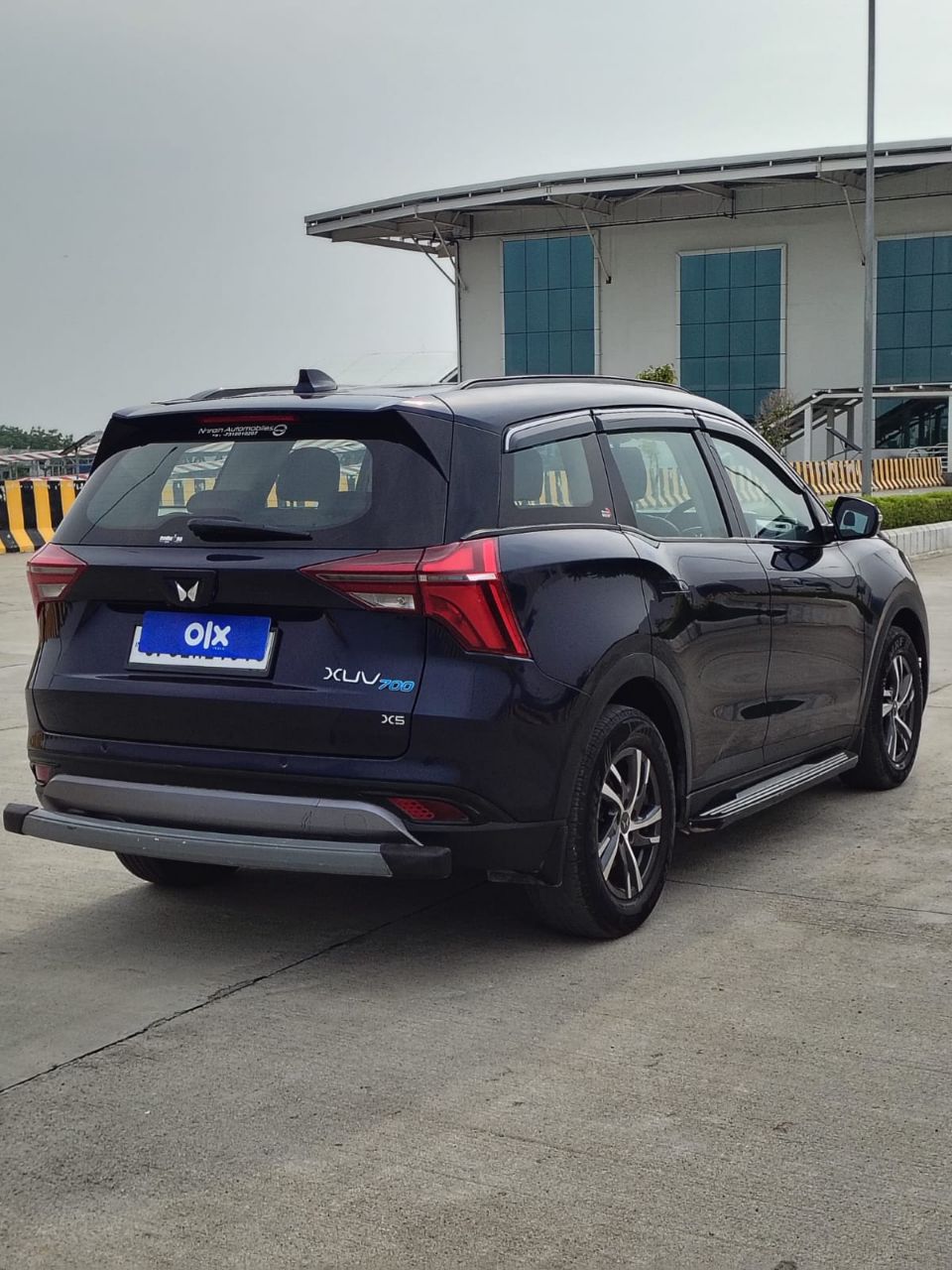 Mahindra XUV700 view 9