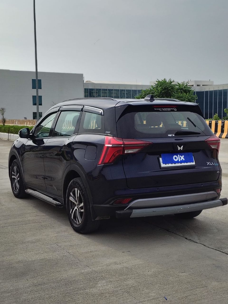 Mahindra XUV700 view 10