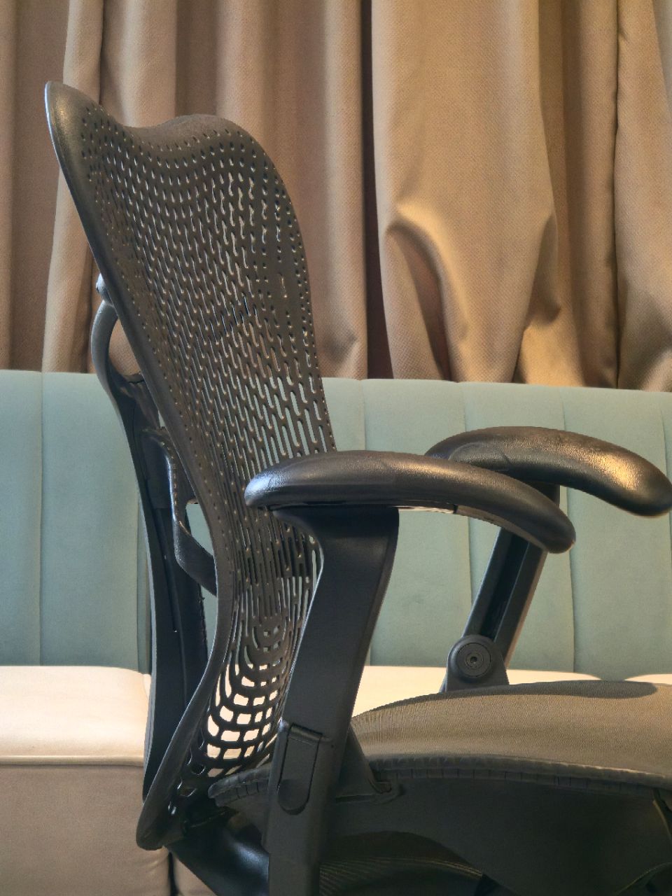Herman Miller Mirra (Slate Black) view 7