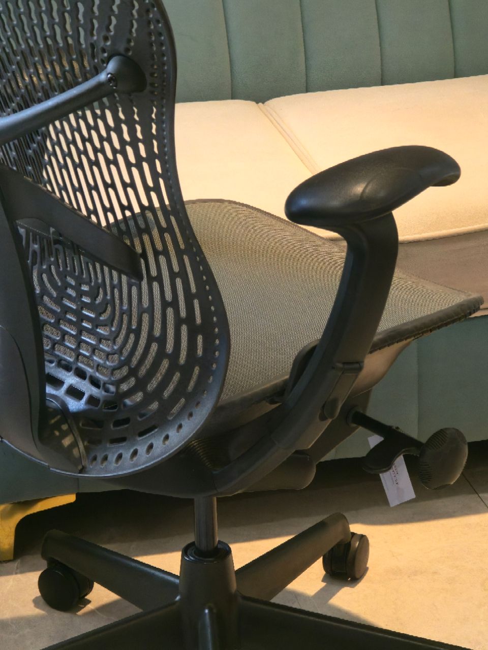 Herman Miller Mirra (Slate Black) view 8