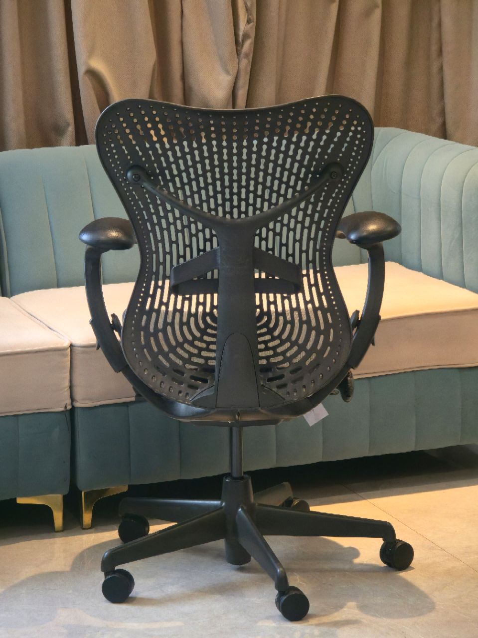 Herman Miller Mirra (Slate Black) view 4