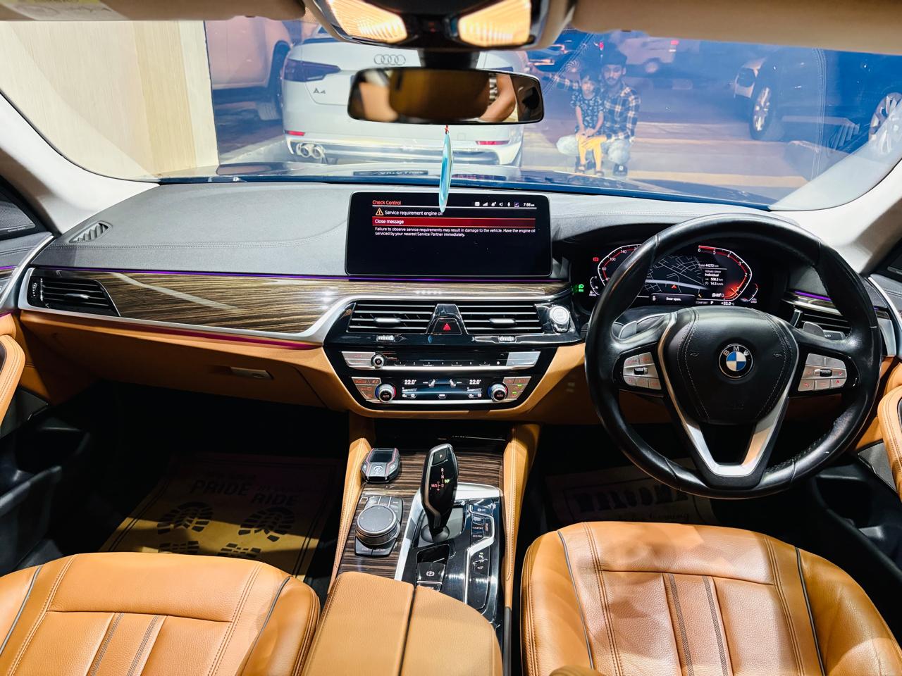 BMW 5 Series view 7