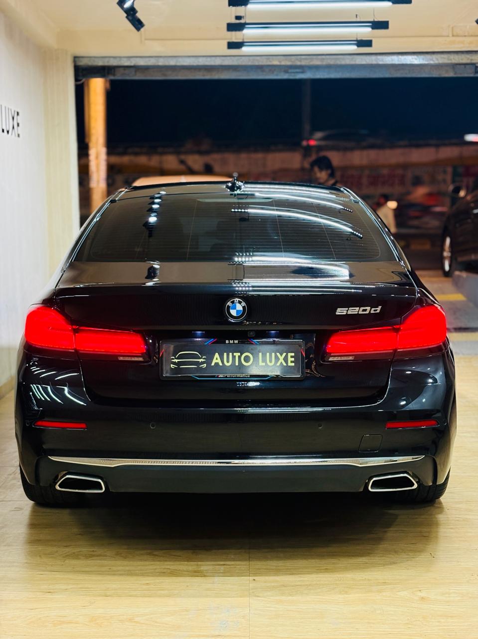 BMW 5 Series view 6