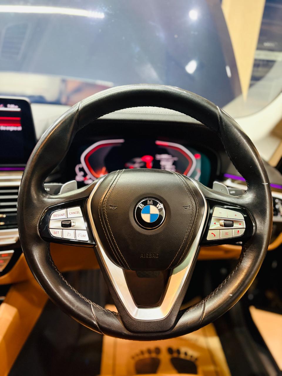 BMW 5 Series view 8