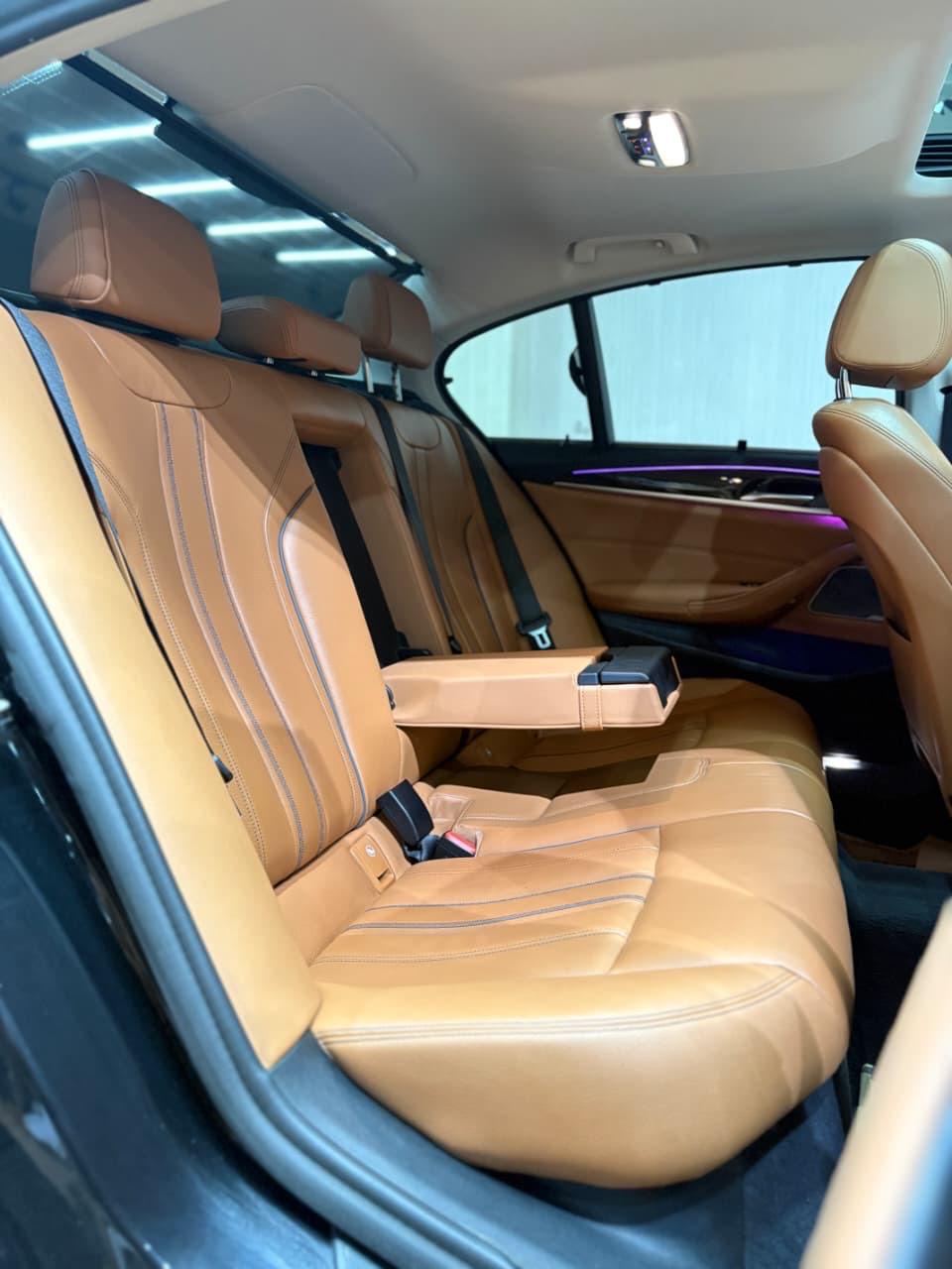 BMW 5 Series view 10