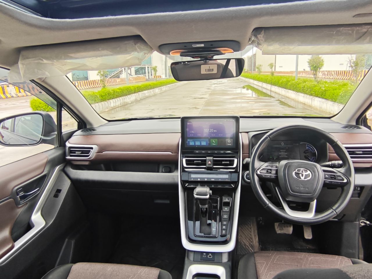 Toyota Innova Hycross Hybrid VX 2025 view 8