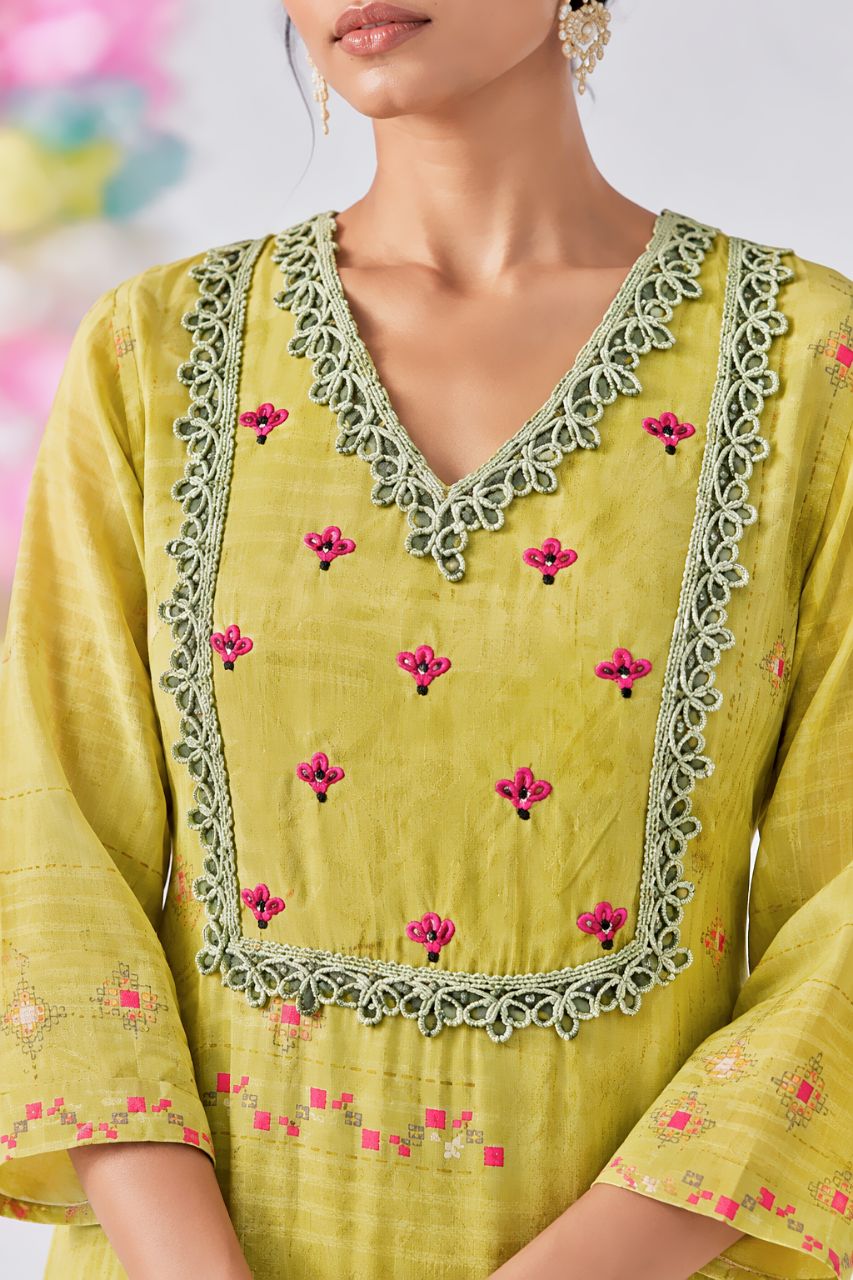 M Pistachio green pure crepe kurta set with york highlight view 4