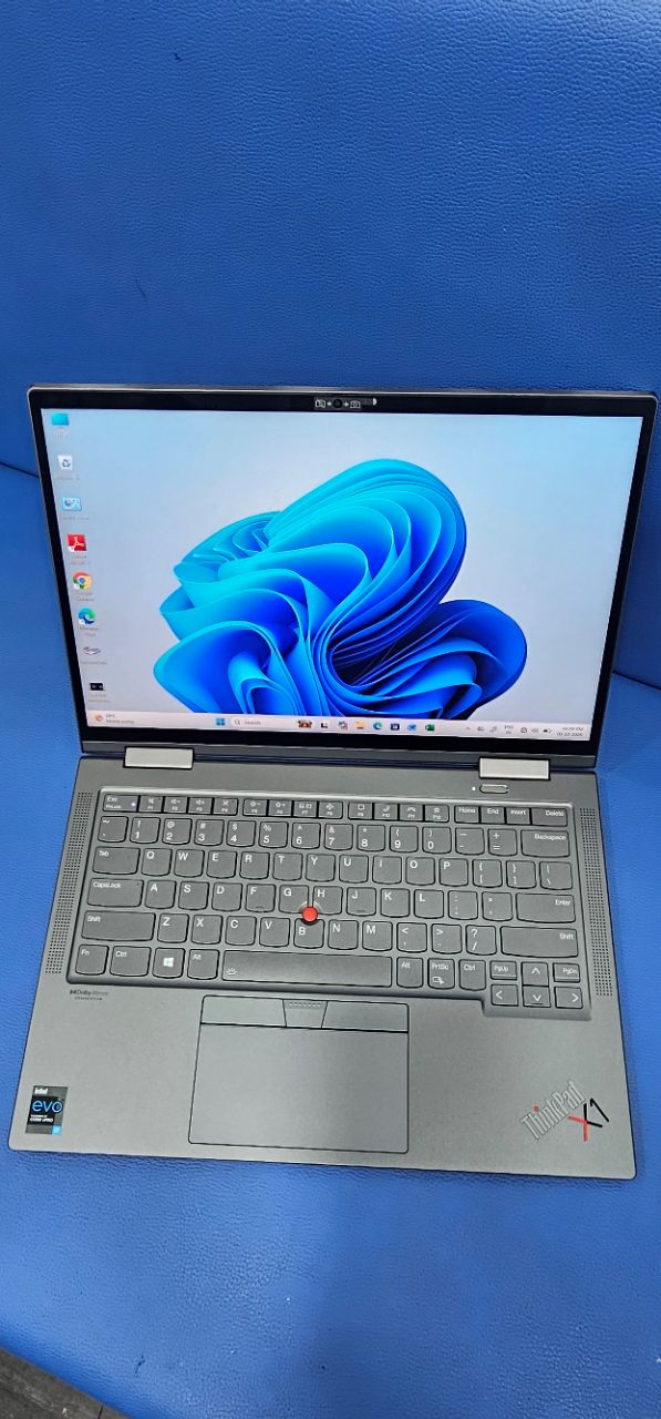 Lenovo ThinkPad X1 YOGA i7 11th Generation view 2