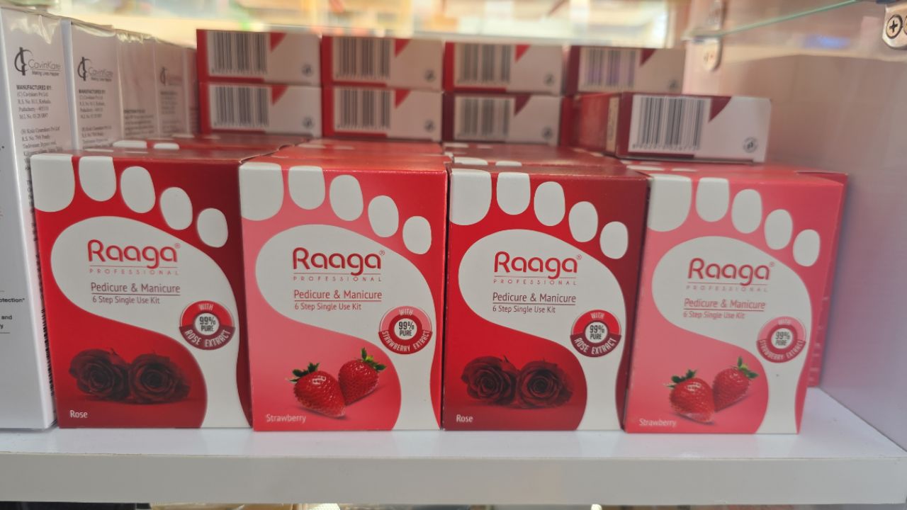 Raaga Pedicure & Manicure Kit view 2