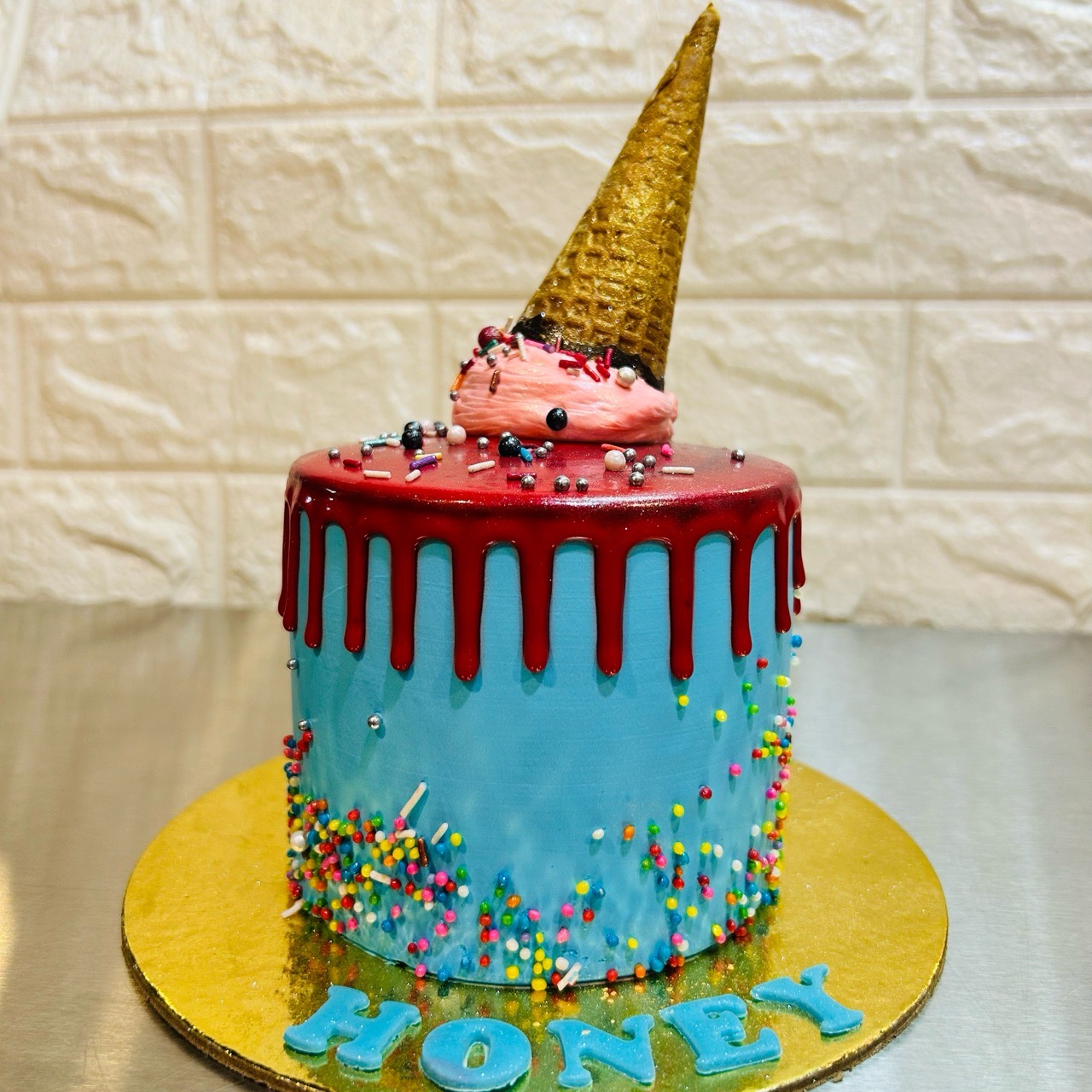 Ice Cream Drip Cake 700gm Pineapple Flavour