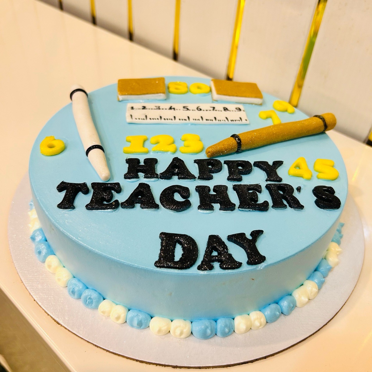 Teachers Day Themed Cake