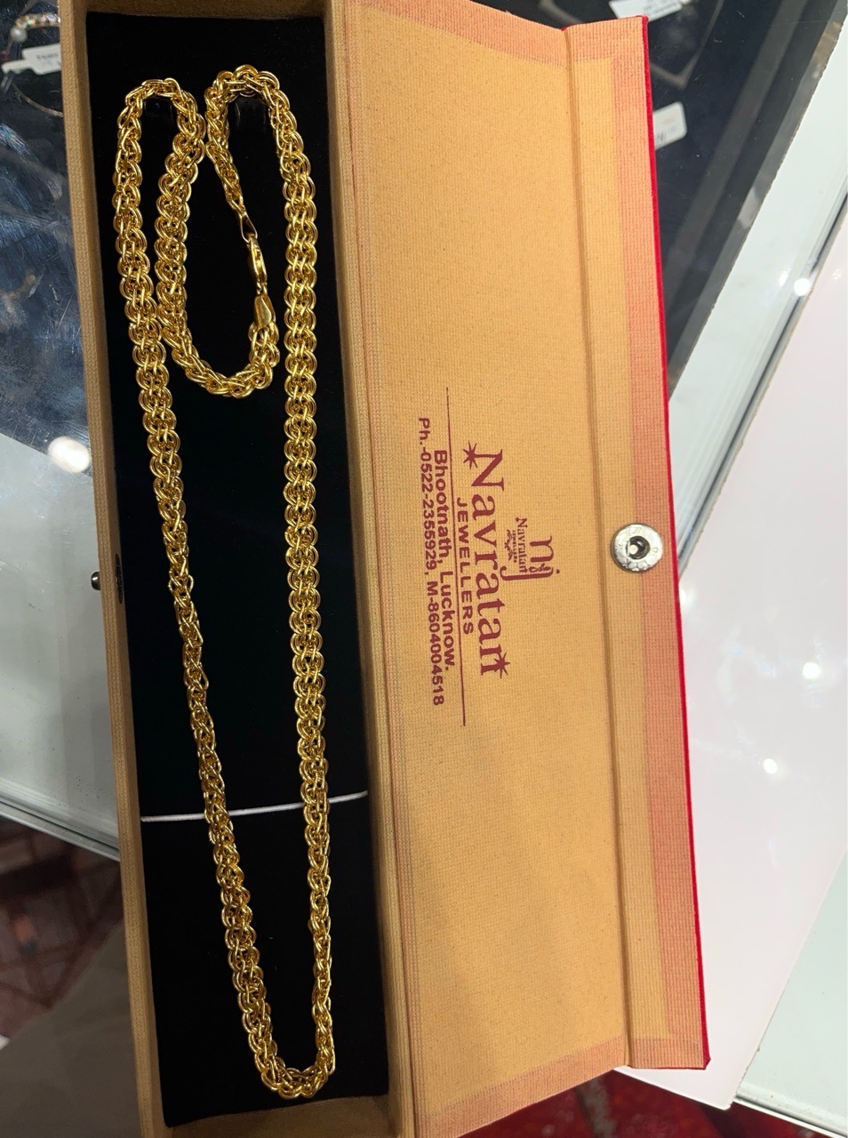 Gold Chain Lightweight but Heavy look
