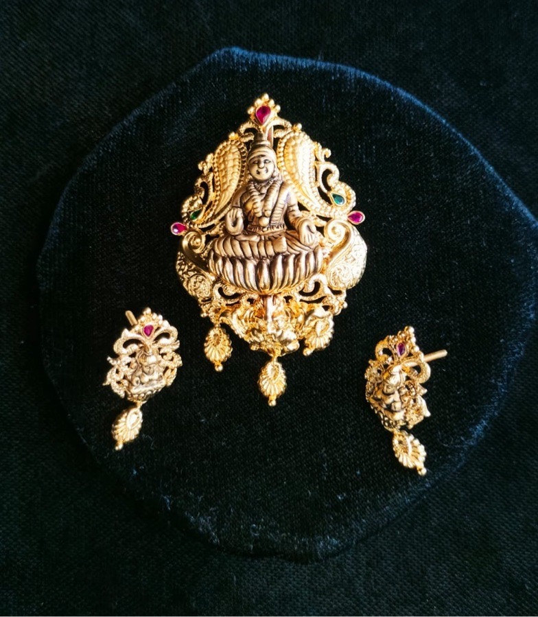 Lakshmi Pendant Set