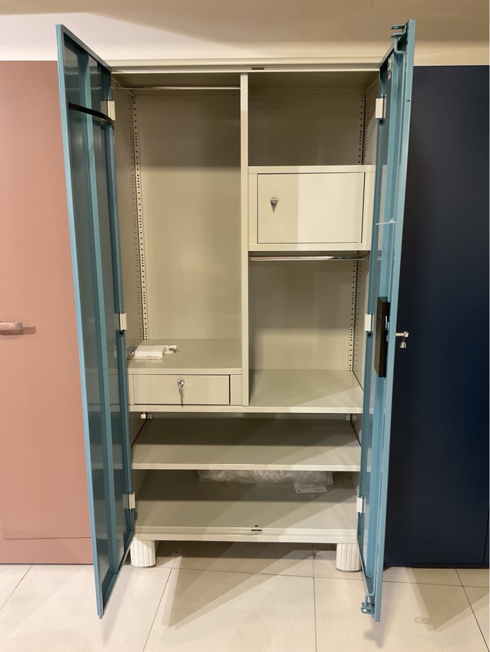 Godrej Wardrobe H1 view 2