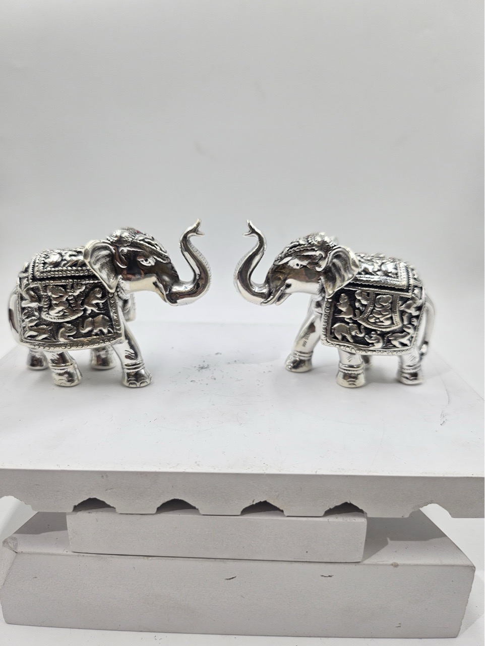 Silver Elephant 999 view 2