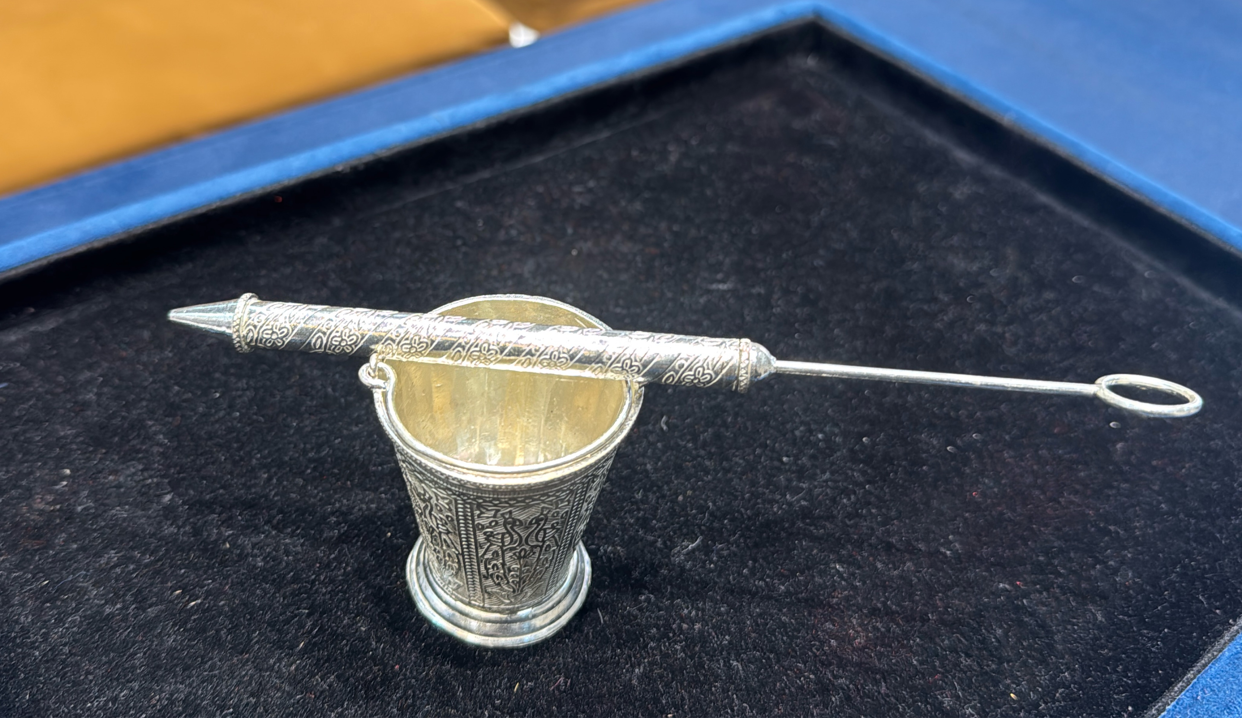 Premium Silver Holi Bucket and Pichkari Set view 3