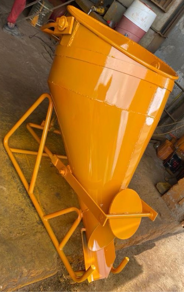 Concrete Bucket Banana Type 0.5 Cubic view 2