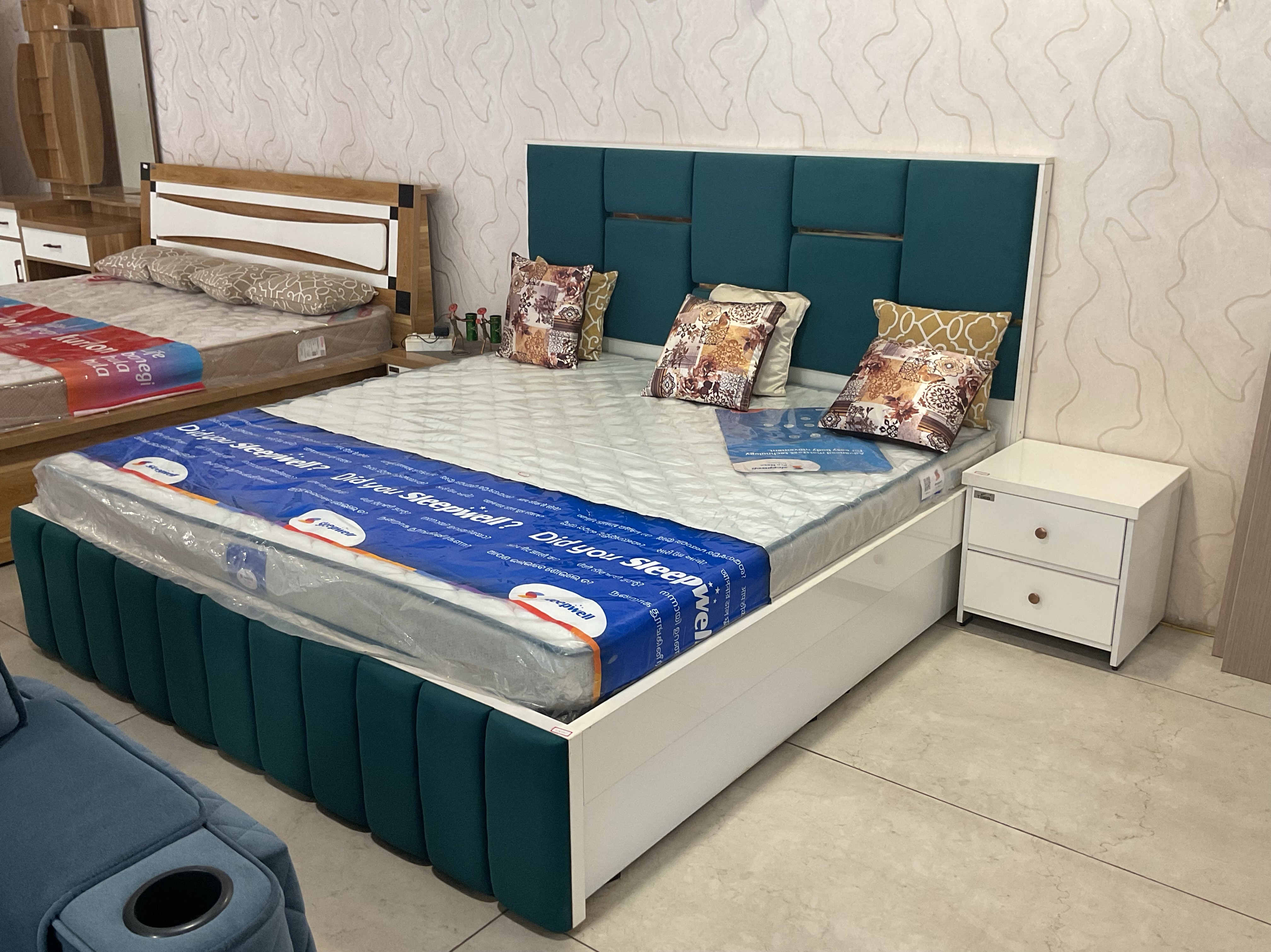 Tseb Cushion Bed view 2