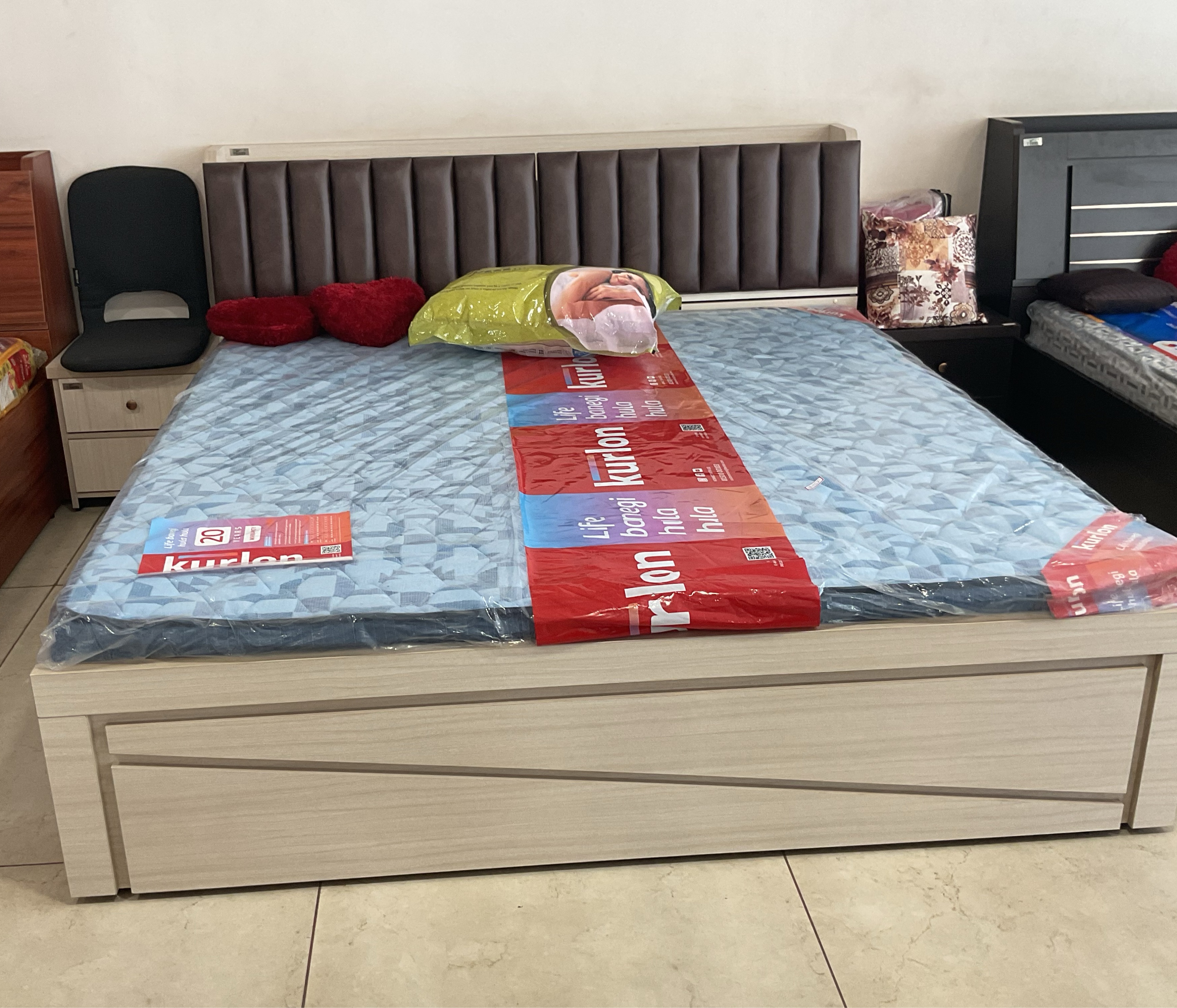 Tseb Cushion Palla Bed view 2