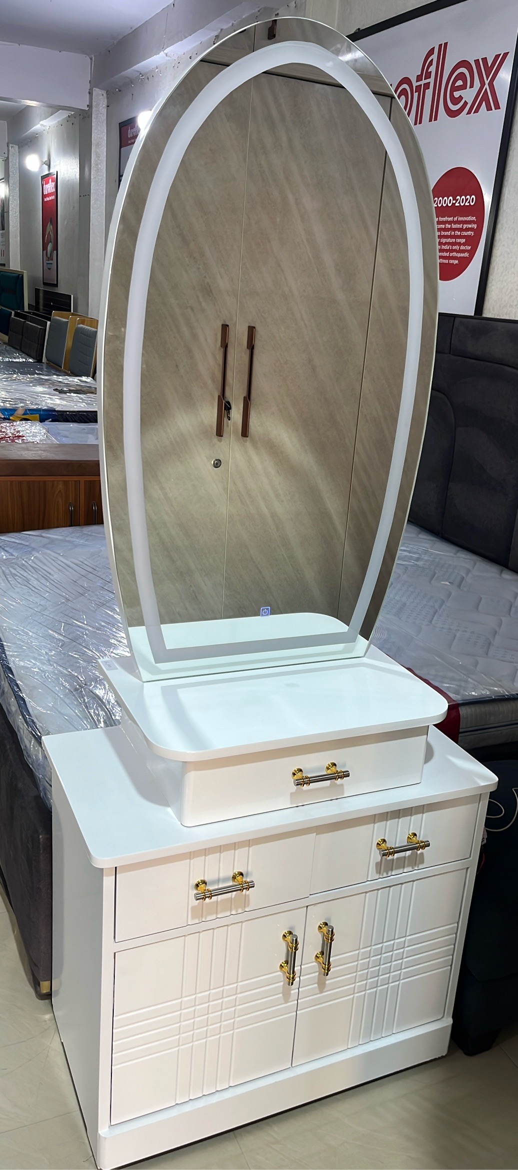 Vanity Table with Mirror view 2