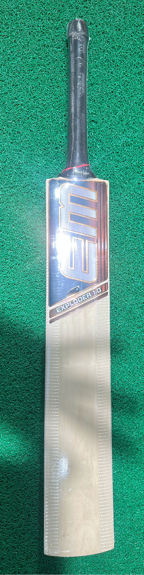 Exploder 10 Cricket Bat scoop em view 2
