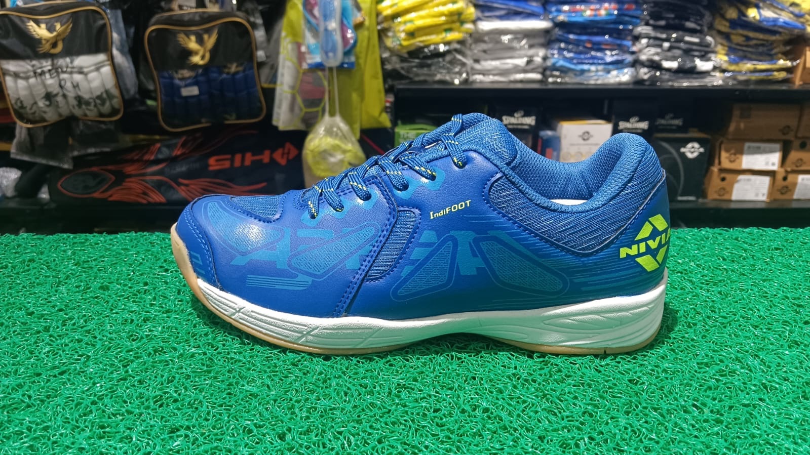 Badminton Shoes by Nivia view 2