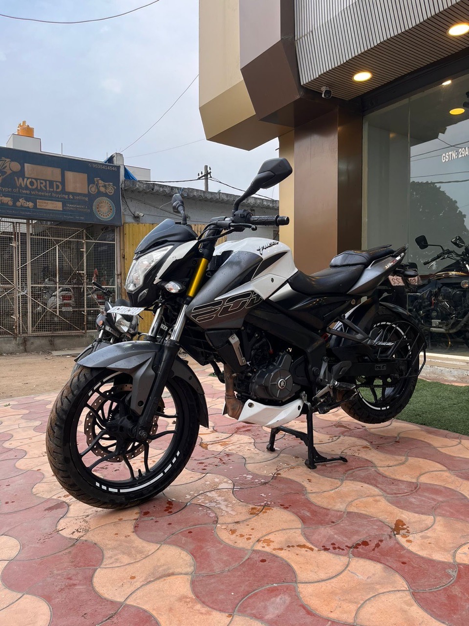 Pulsar Ns 200/ 2018 Model view 2