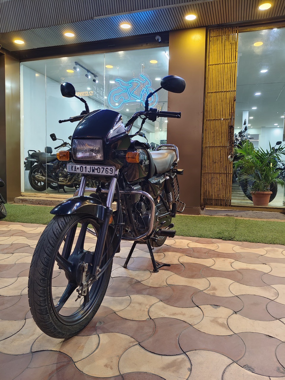 Hero Splendor Plus/ 2023 Model view 2
