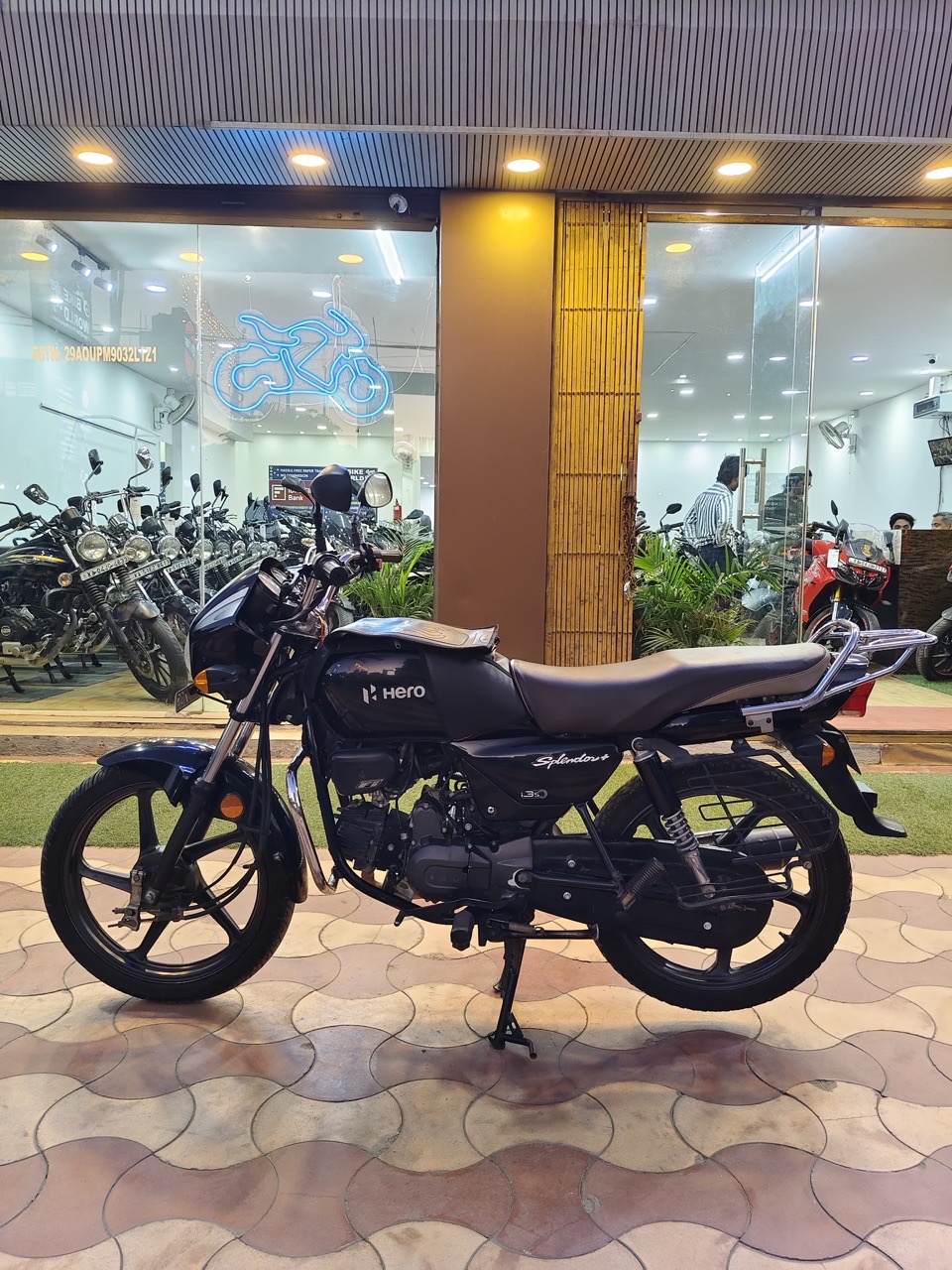 Hero Splendor Plus/ 2023 Model view 4