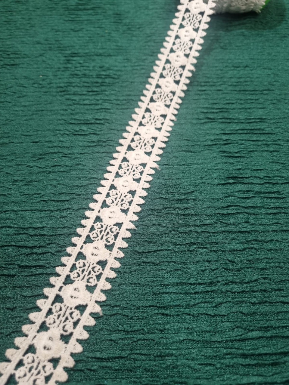 FAGL04  Lace Trim view 2