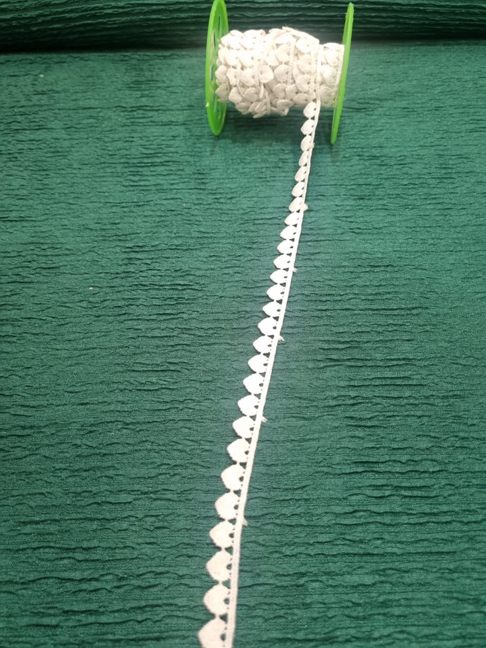 FAGL05 White Lace Trim view 2