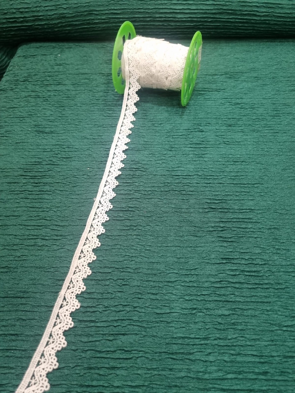 FAGL06  Lace Trim view 2