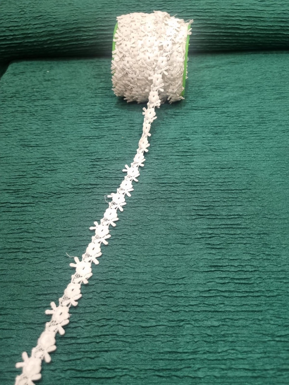 FAGL10  Lace Trim view 2