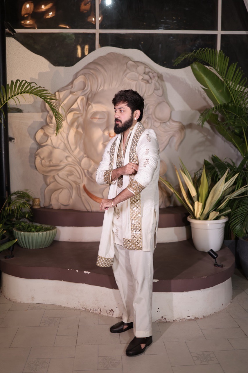 Embellished Vneck Kurta + pant + stole view 4