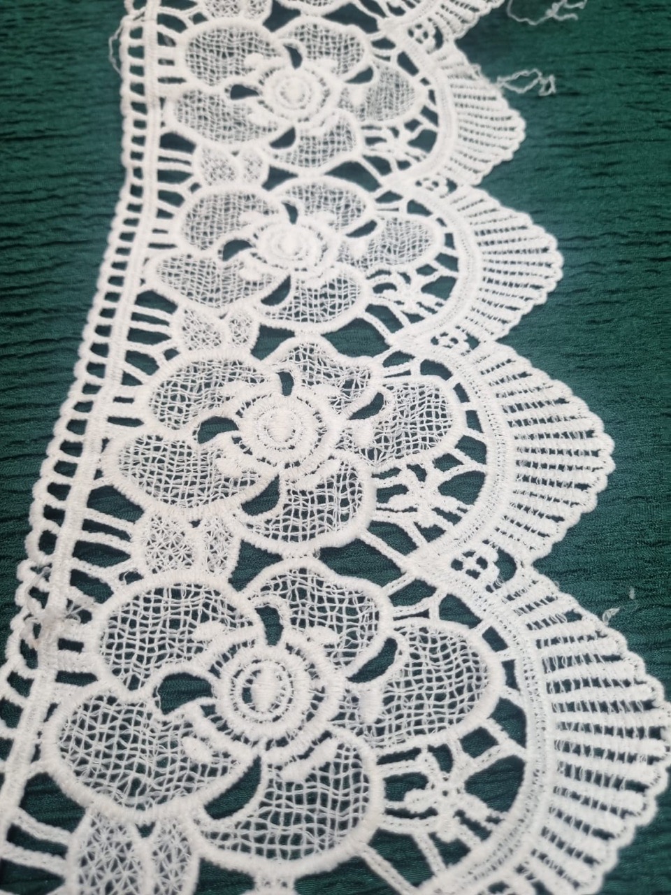 FAGL37 Lace Trim view 2