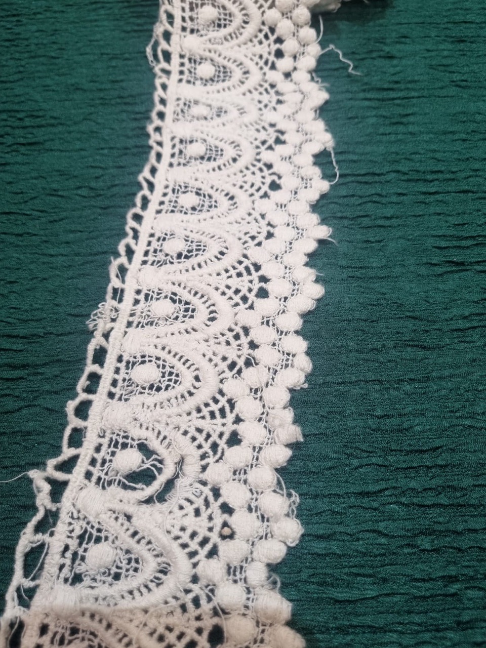 FAGL39  Lace Trim view 2