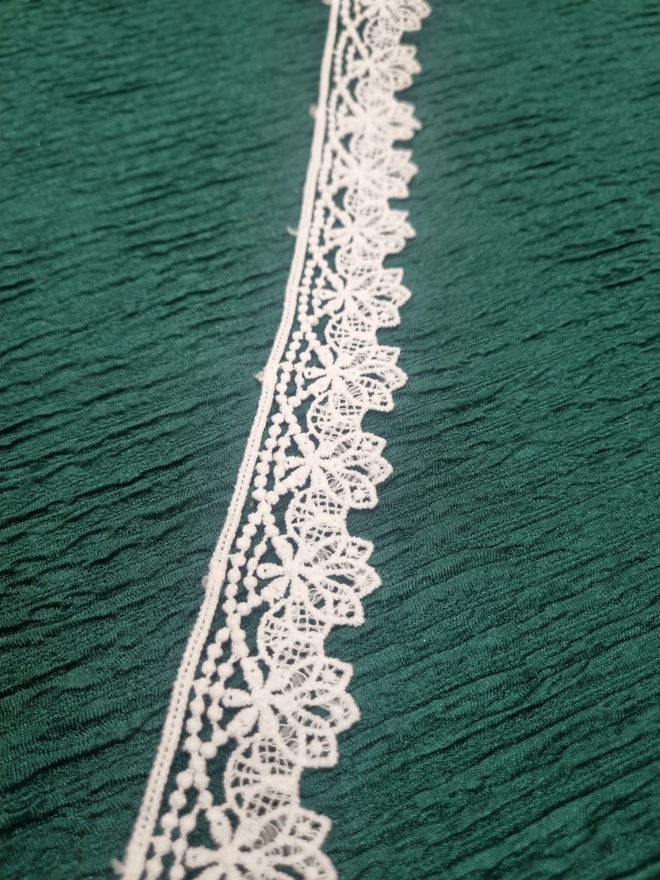 FAGL46 Lace Trim