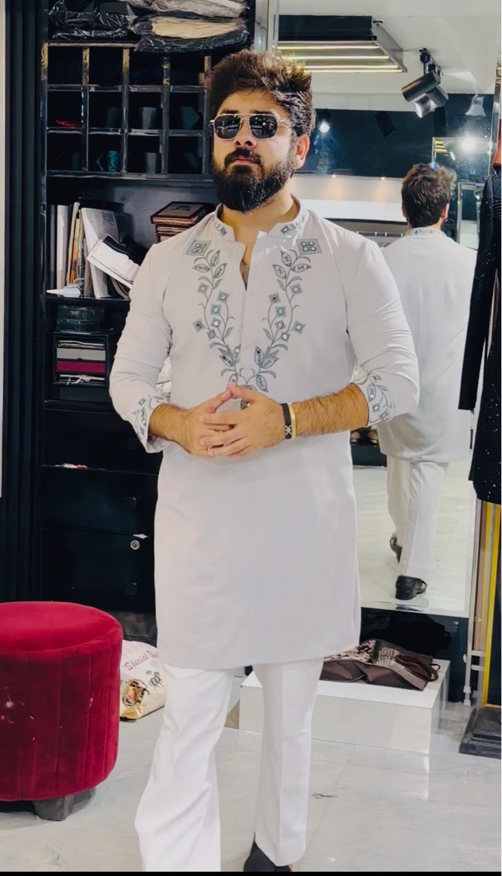 Leaf Embroidered Work Kurta With Pant view 2